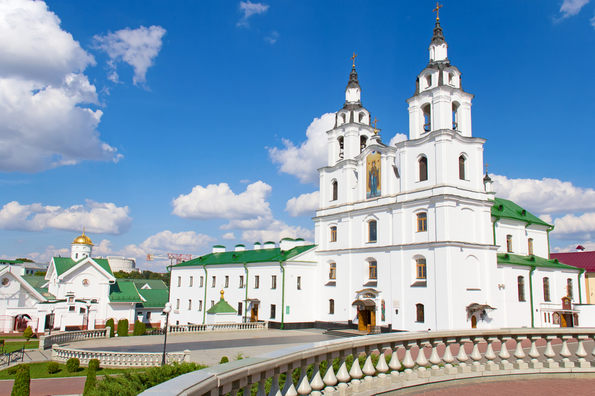 Свято-Духов кафедральный собор на холме Верхнего города в Минске
