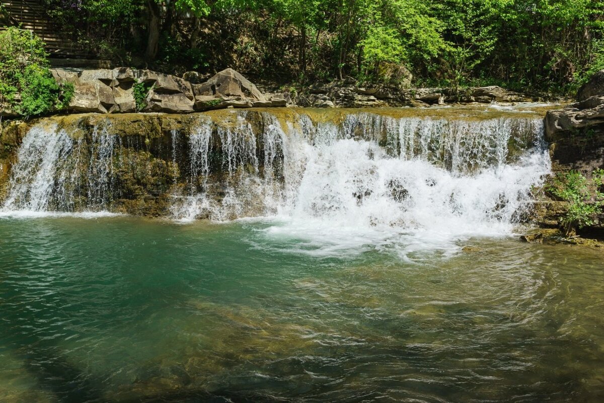 Каскад водопадов на реке Жане у села Возрождение