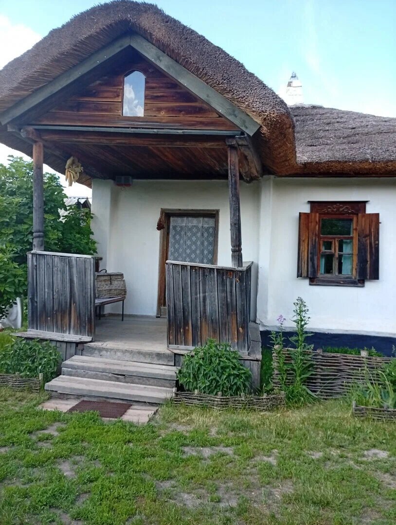 Старинный дом под соломенной крышей в Острогожске